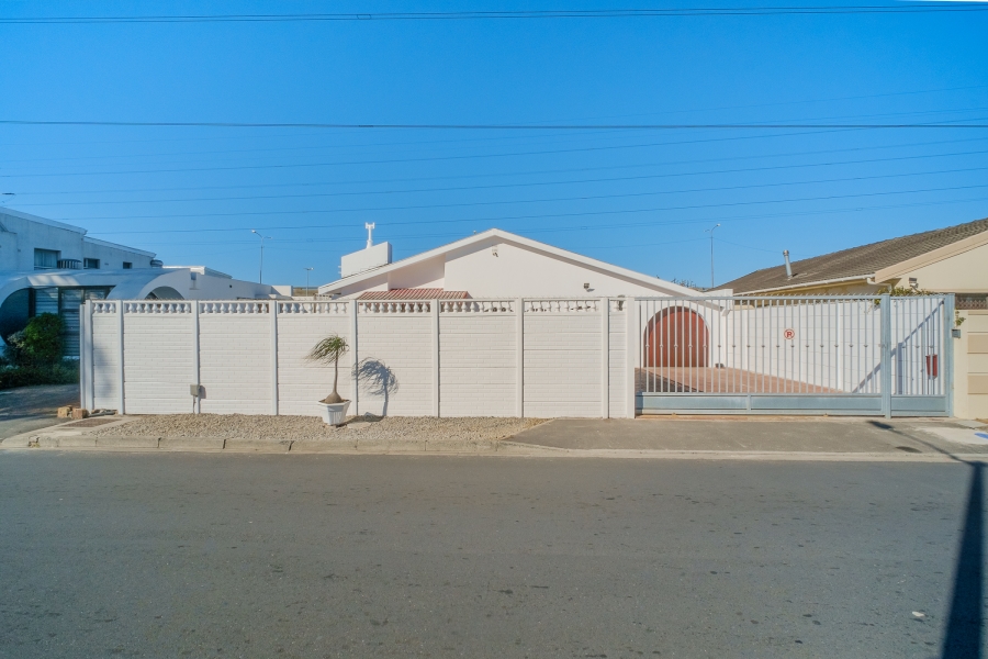4 Bedroom Property for Sale in Gatesville Western Cape